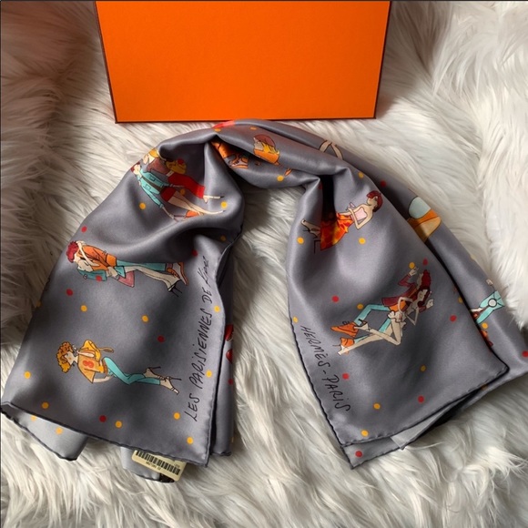 HERMÈS LES PARISIENNES DE KIRAZ SQUARE SILK SCARF - Picture 6 of 8